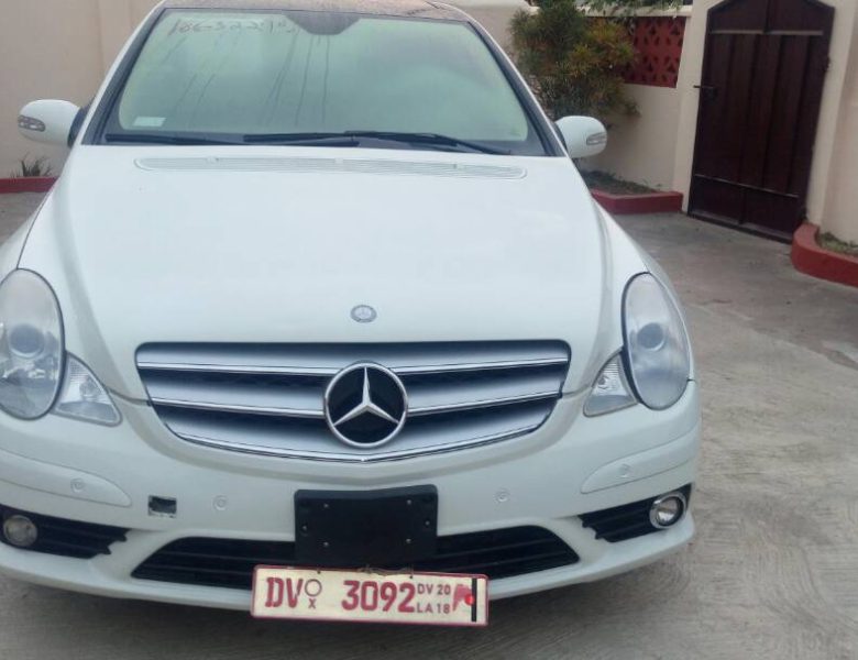 Benz E350 - Front View